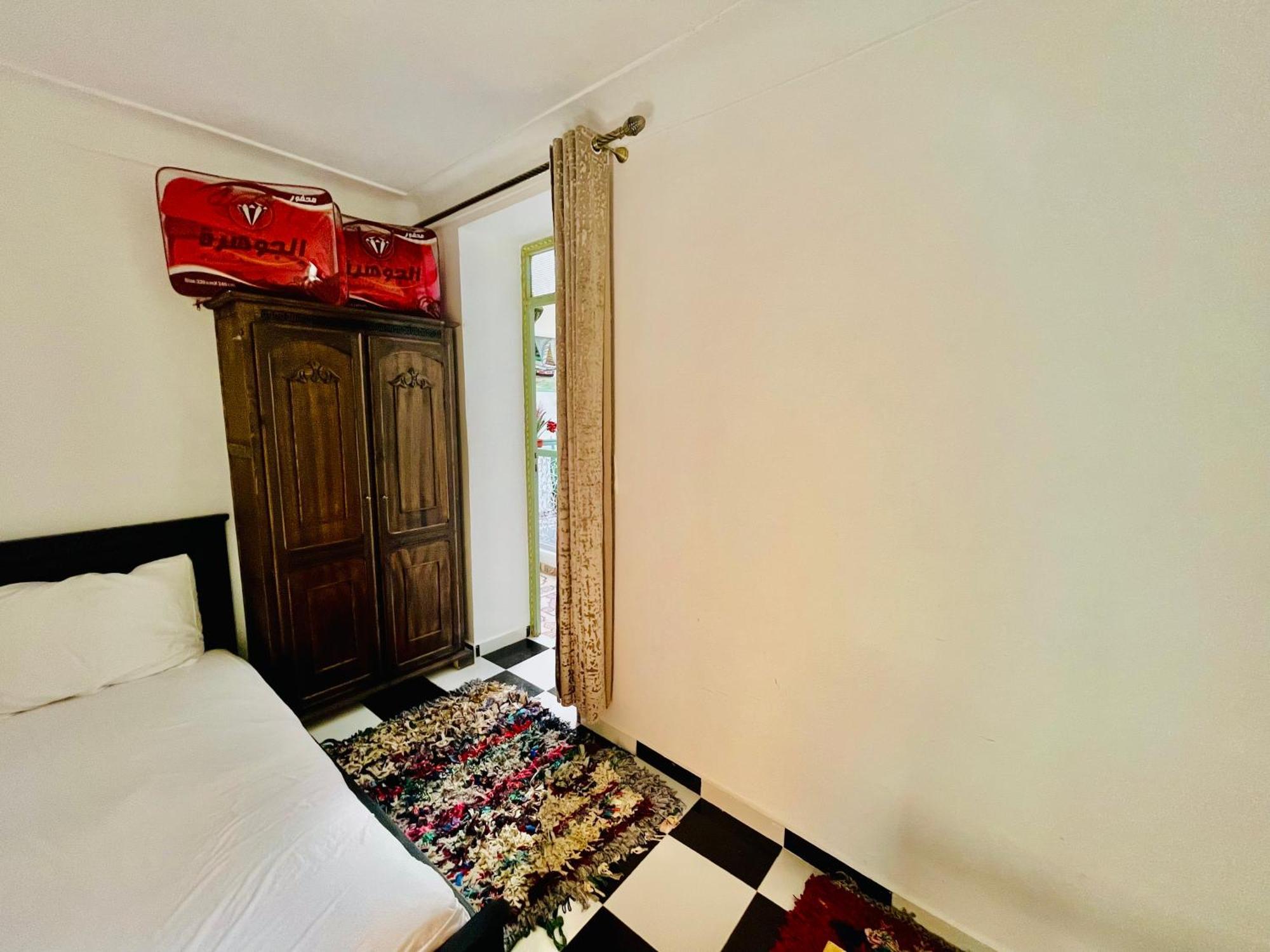 Dar Lokman Guest house *