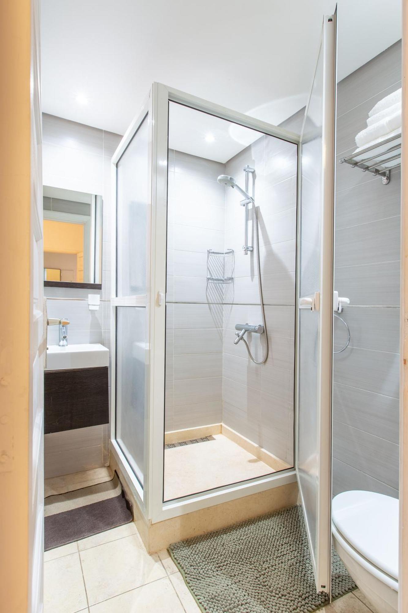 Romantic Retreat Next To M Avenue *