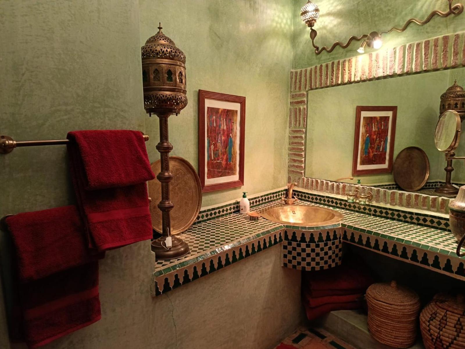 Amirat Al Jamal Riad *