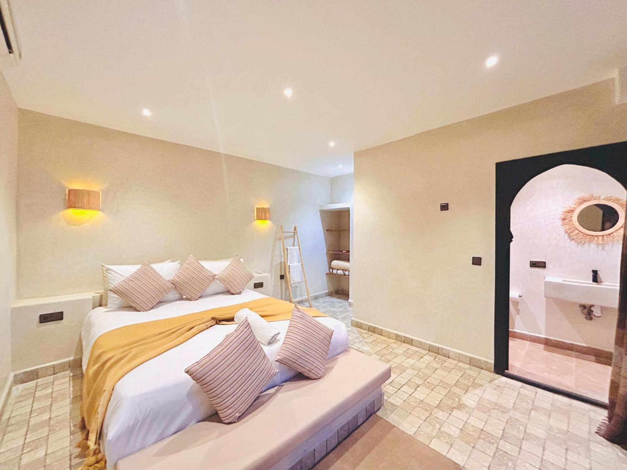 Piscine Privee Sans Vis A Vis , Vue Superbe , Proche Centre - Fibre Optique Wifi Marraquexe