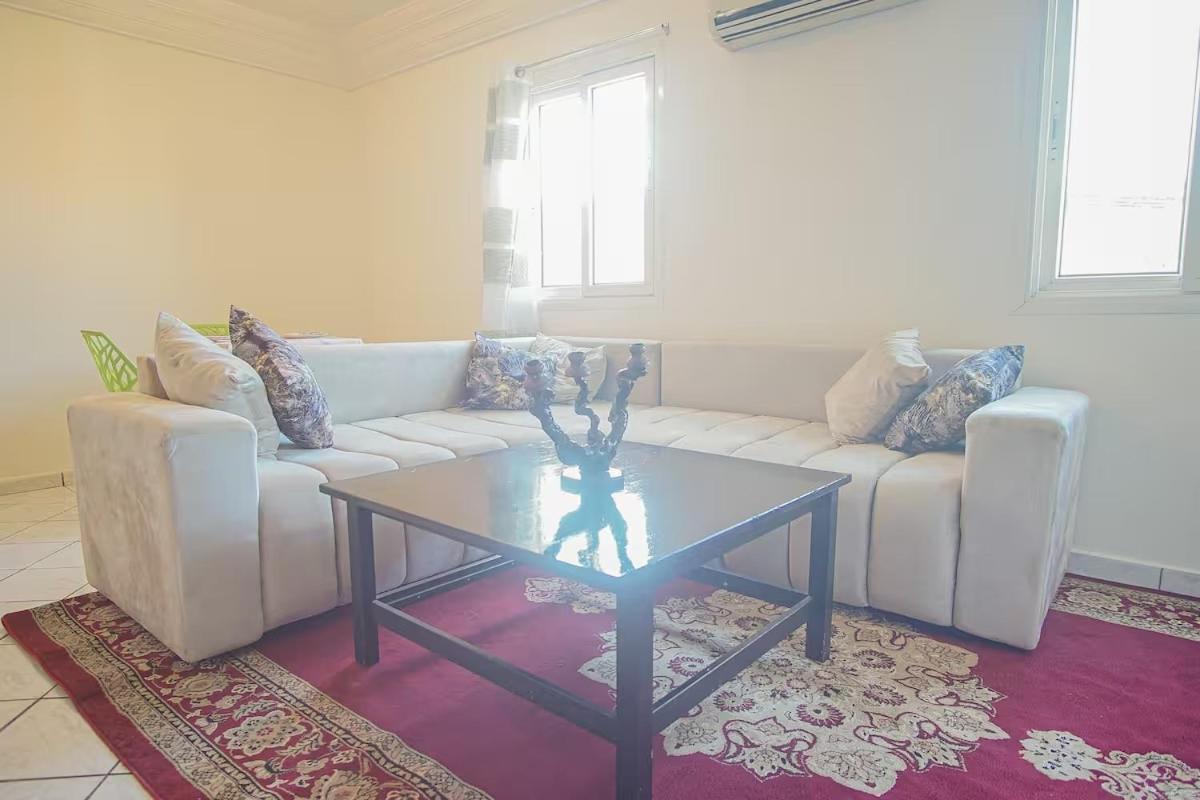 Flat Apartment *
