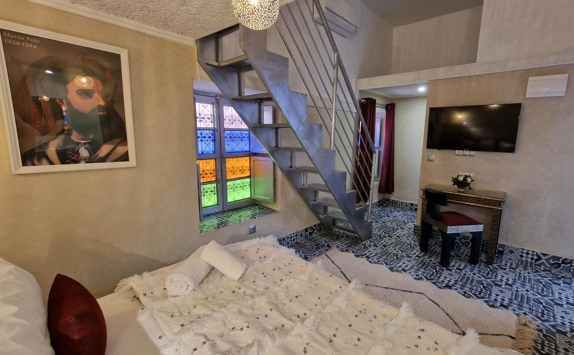 Explore Riad *