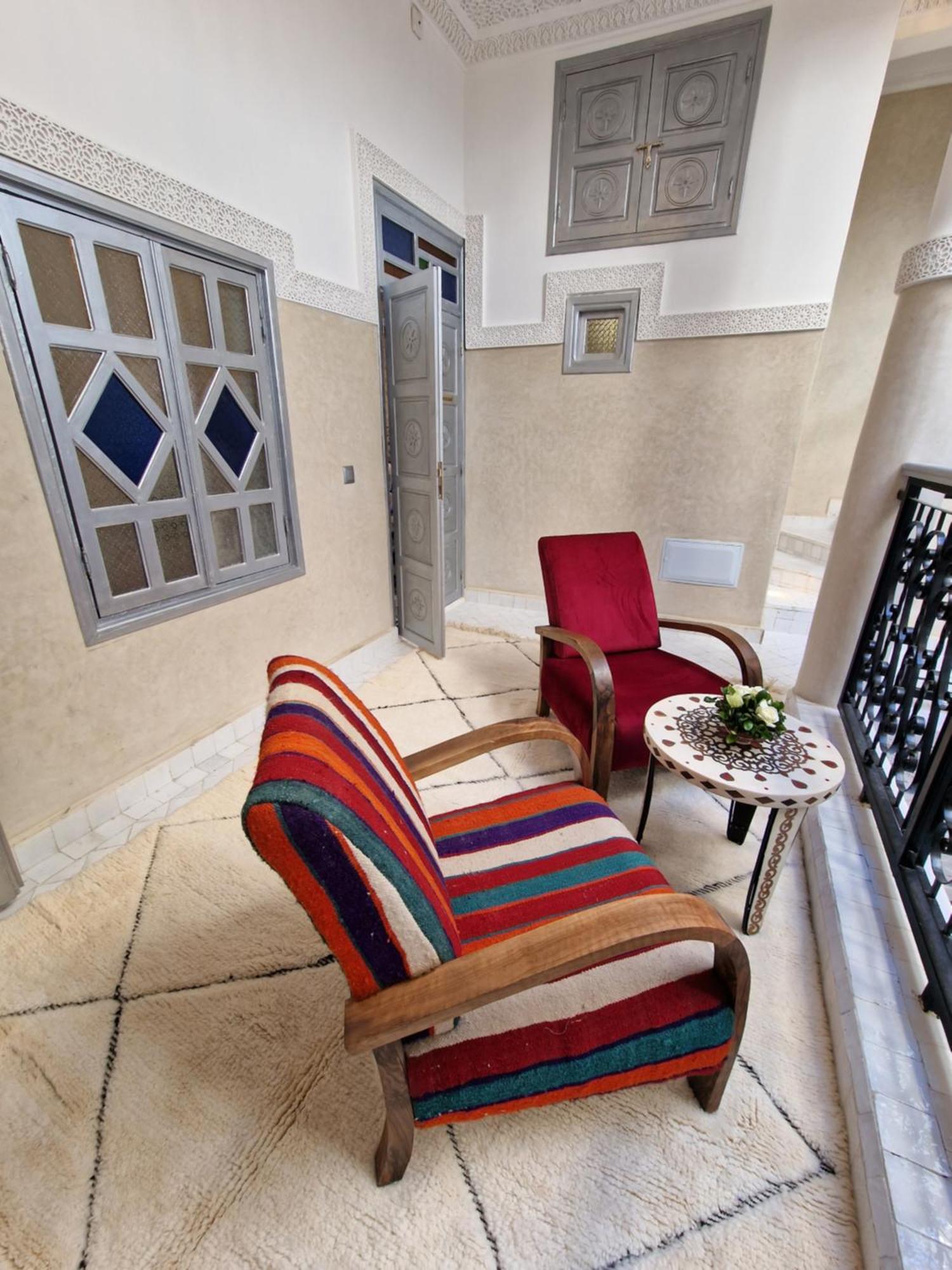 Explore Riad *