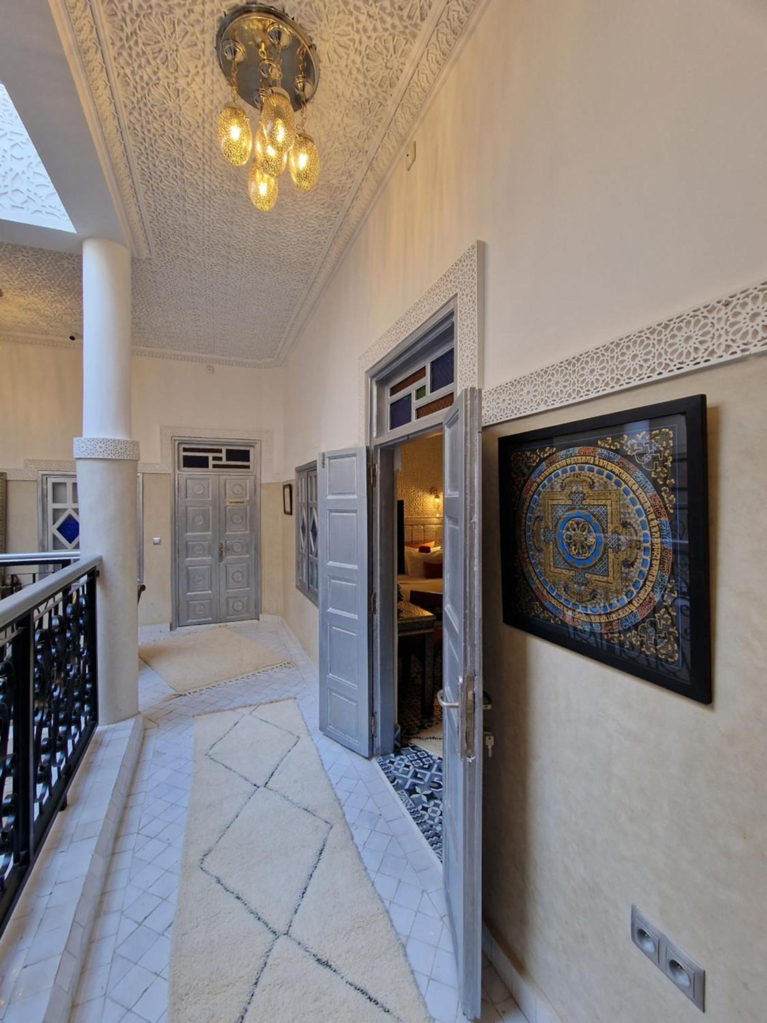 Explore Riad *