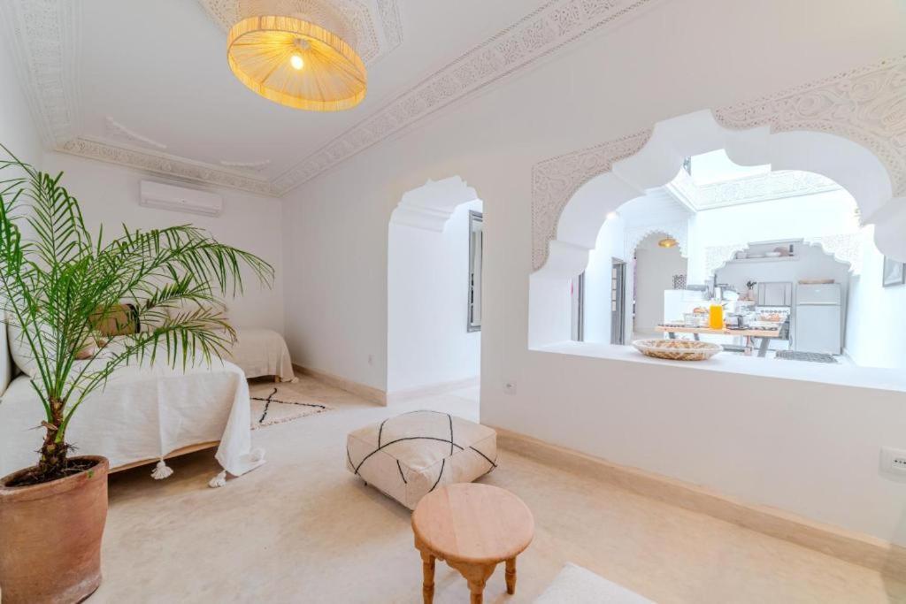 Ines 10mn To Place With Breakfast Riad