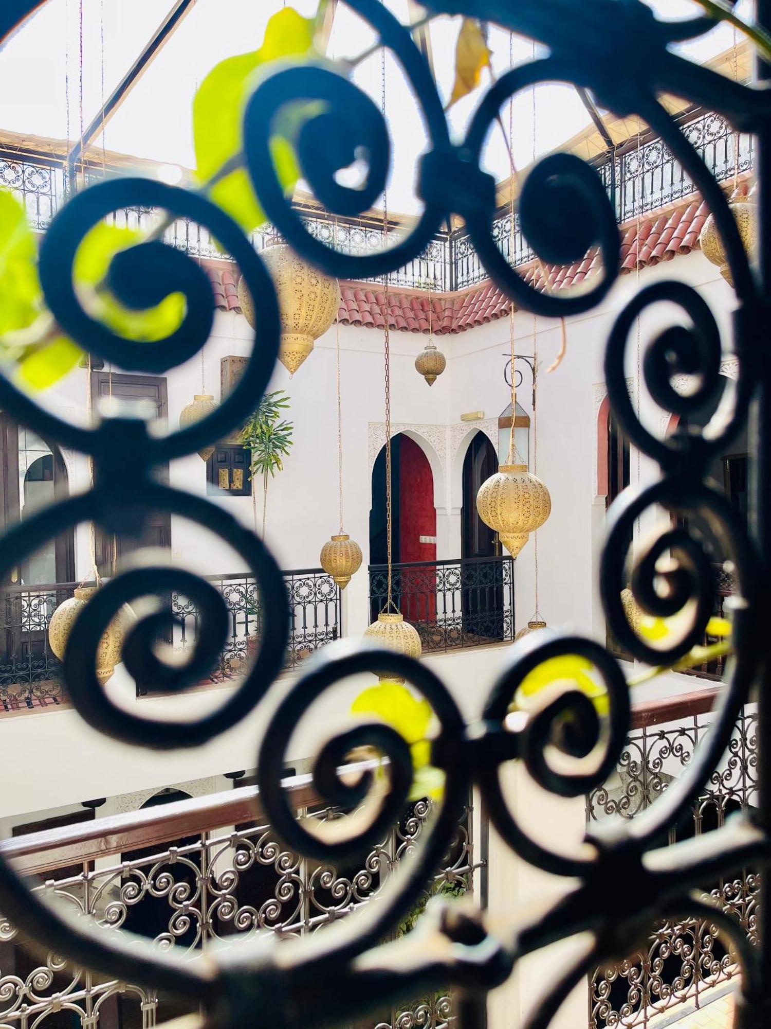 La Porte Rouge By La Siredrah