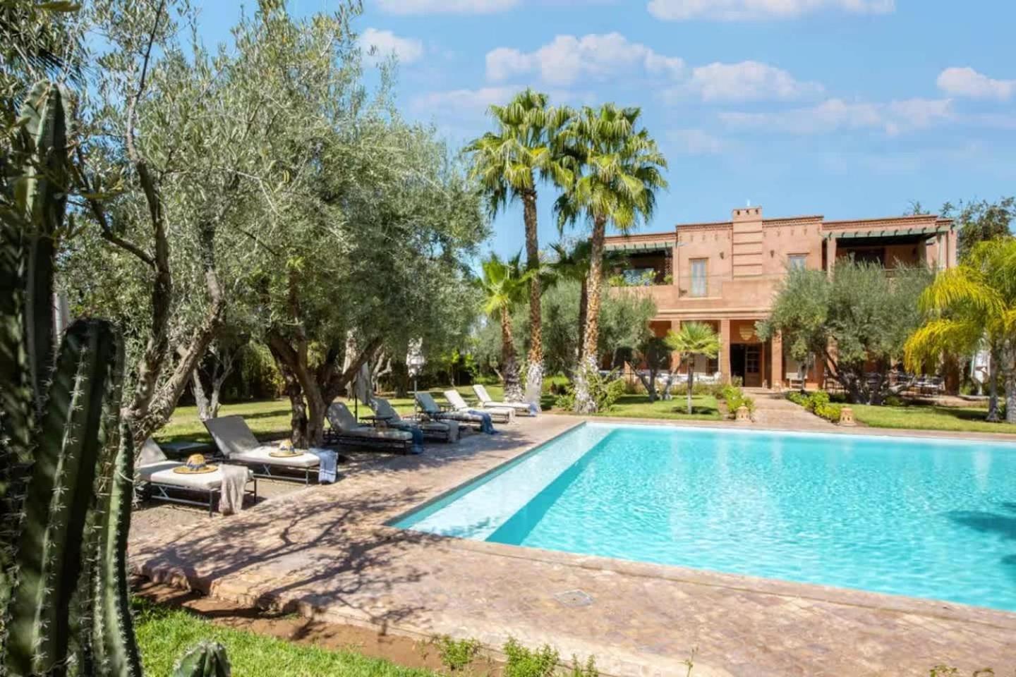 Layyine Avec Personnel, Piscine, Et Sports Inn Marrakesh