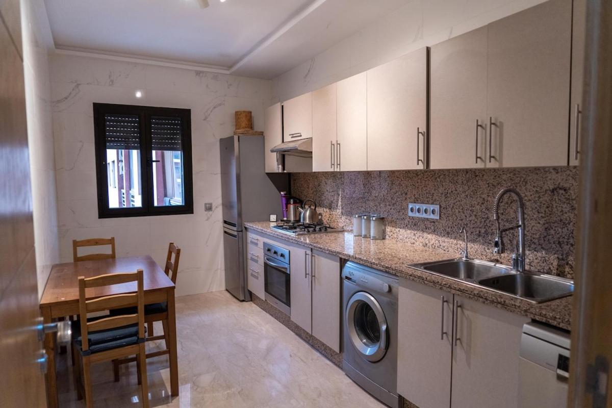 Two Bed Luxury Appt With Air Conditioning Parking And Pool Apartamento *