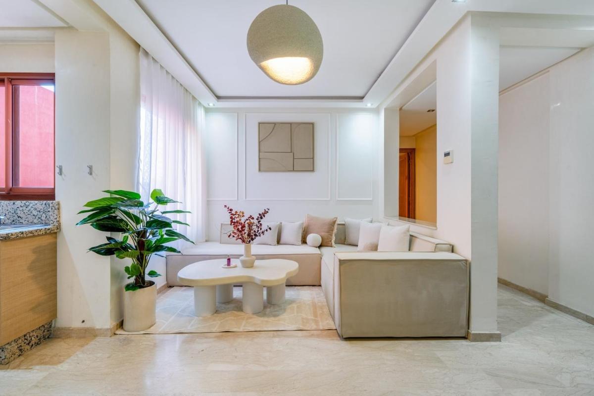 Apartment Downtown Gueliz Modern 1br Ac, Fast Wifi , Parking *