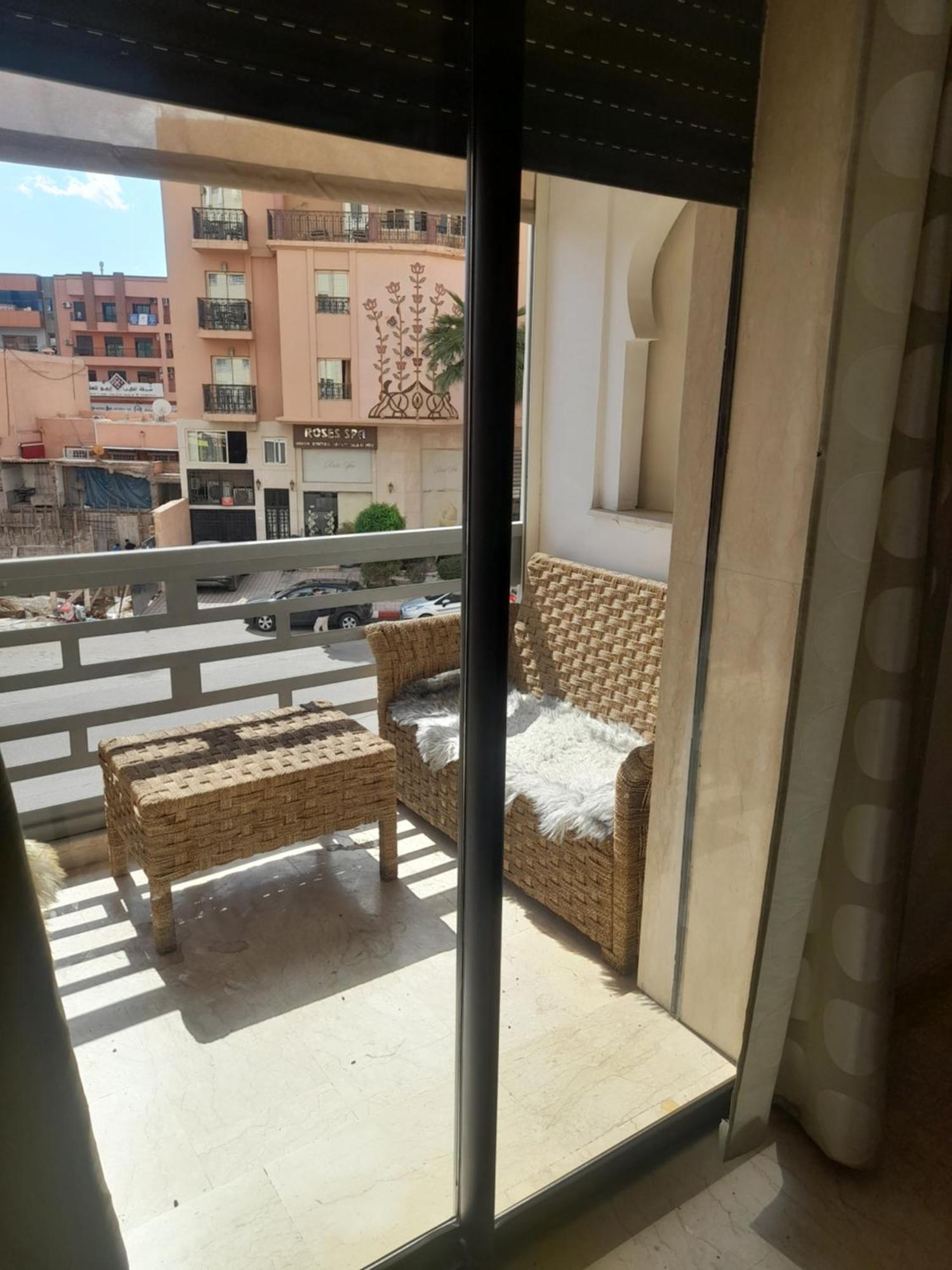 Two Bed Luxury Appt With Air Conditioning Parking And Pool *