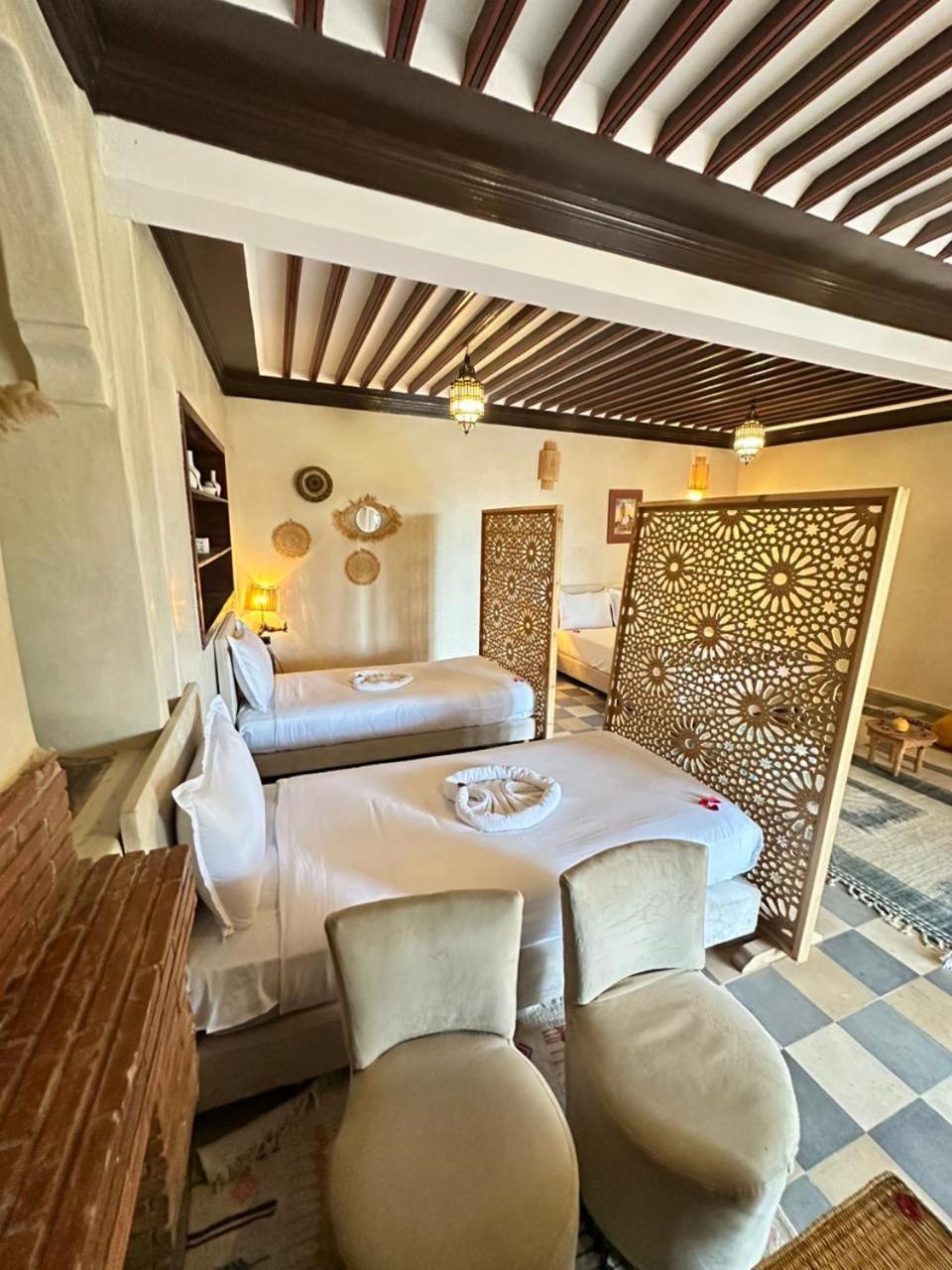 Whisper Hotel *
