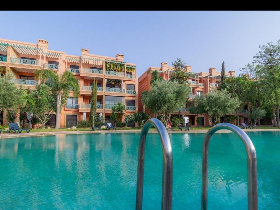 Avec Grande Piscine & Terrasse *