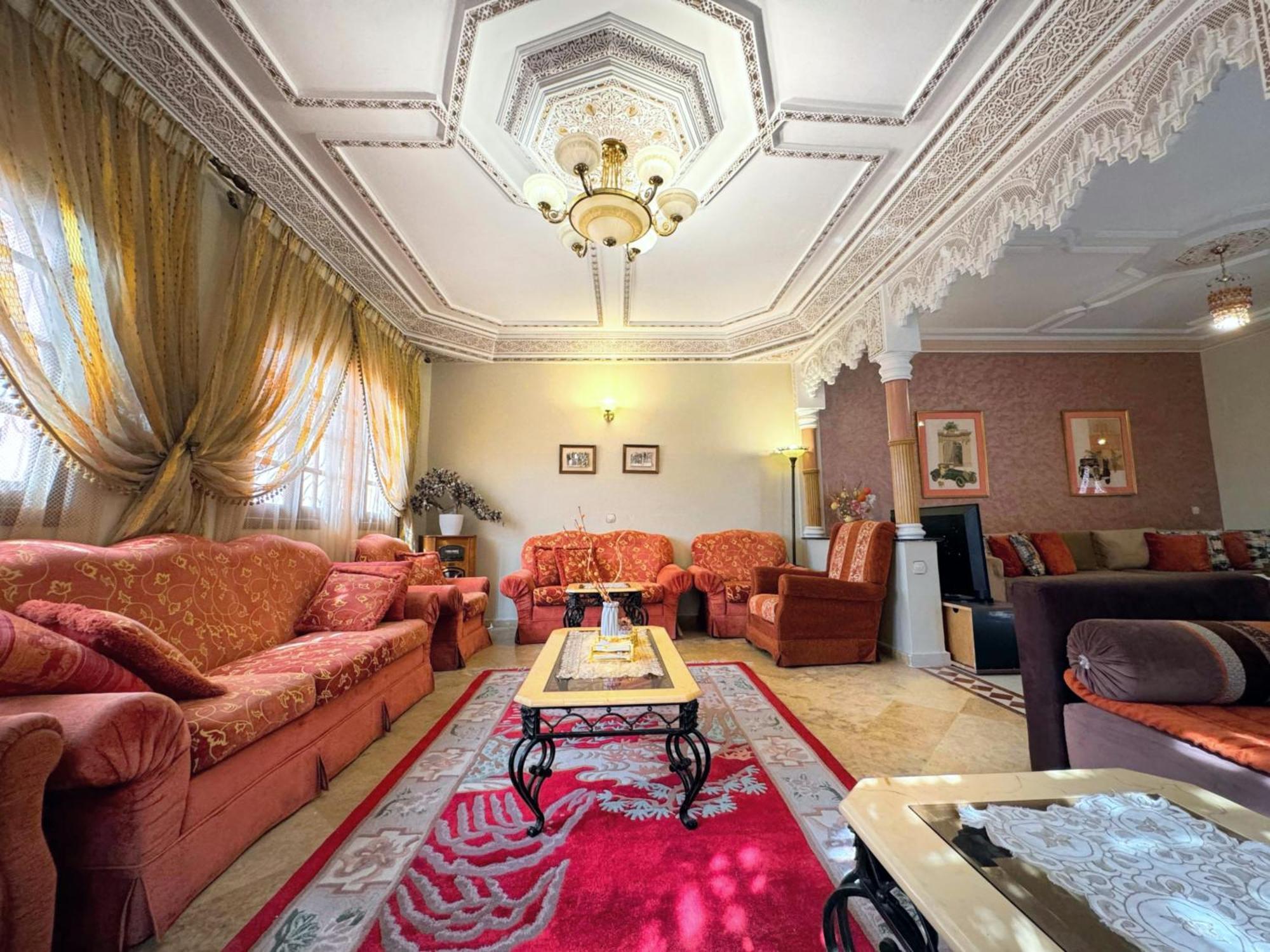 Apartment Oranger Family House Center, Private Large House, Terasse Garden View, Free Parking