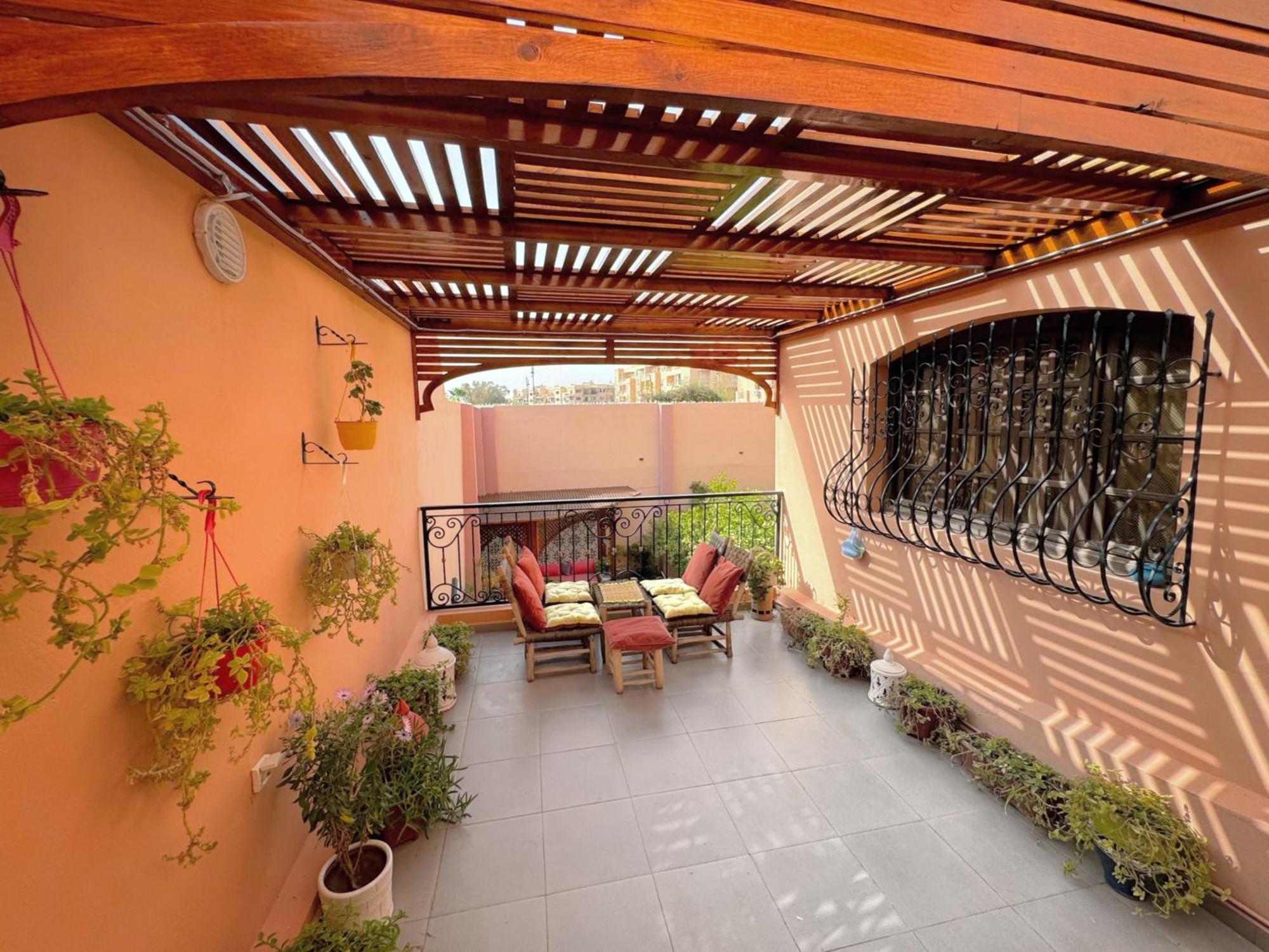 Apartment Oranger Family House Center, Private Large House, Terasse Garden View, Free Parking *