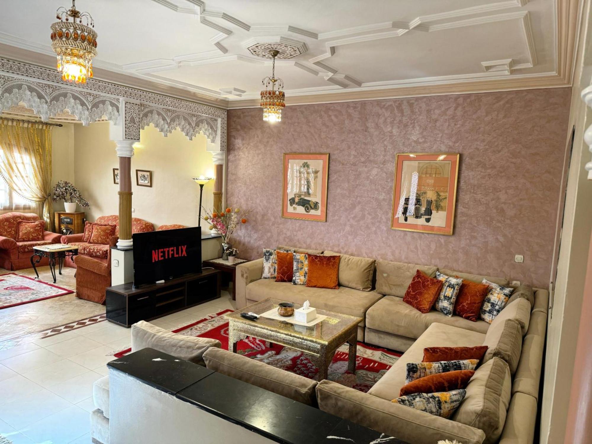 Oranger Family House Center, Private Large House, Terasse Garden View, Free Parking * Marrakesh