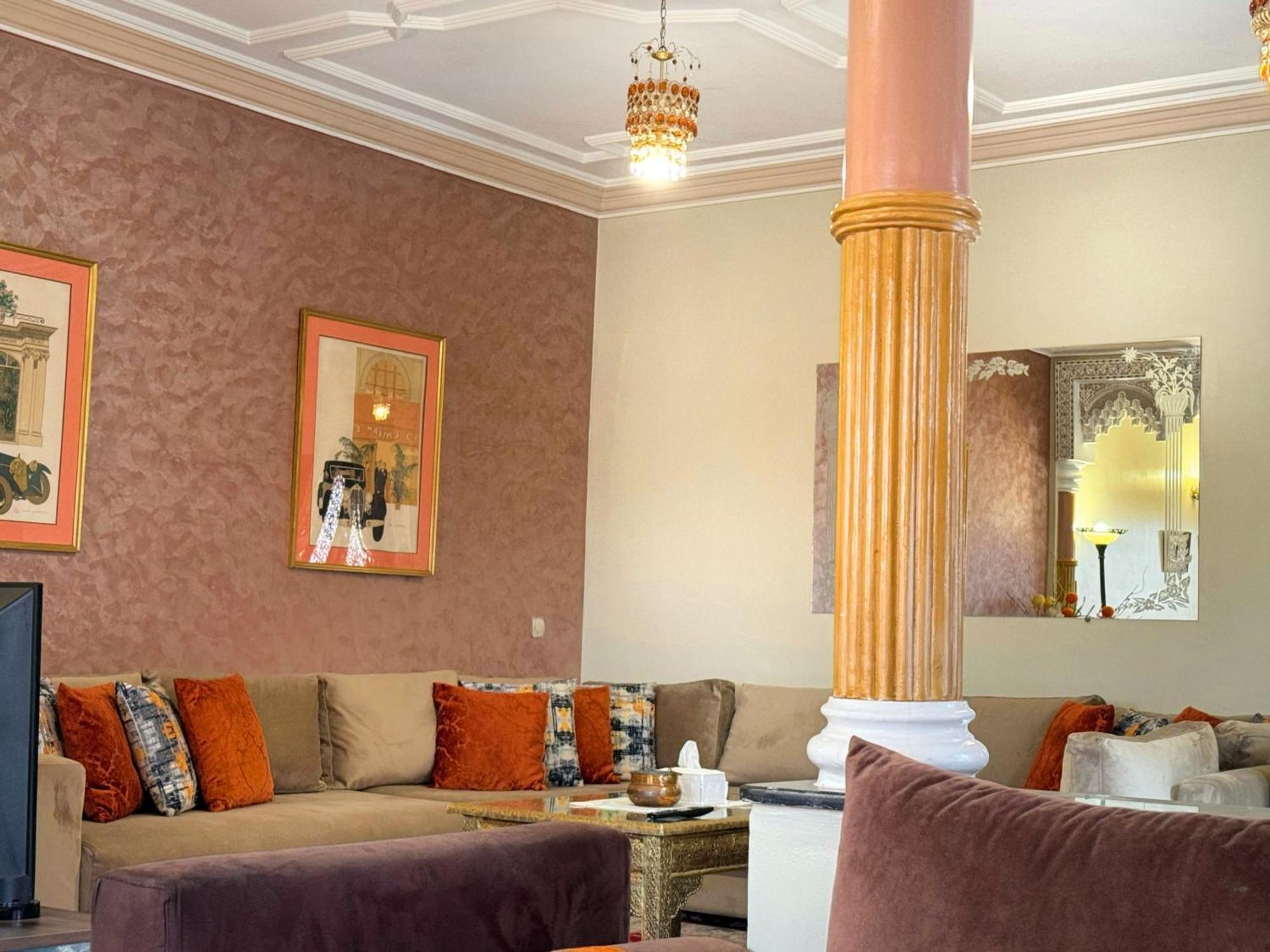 Oranger Family House Center, Private Large House, Terasse Garden View, Free Parking Apartment *