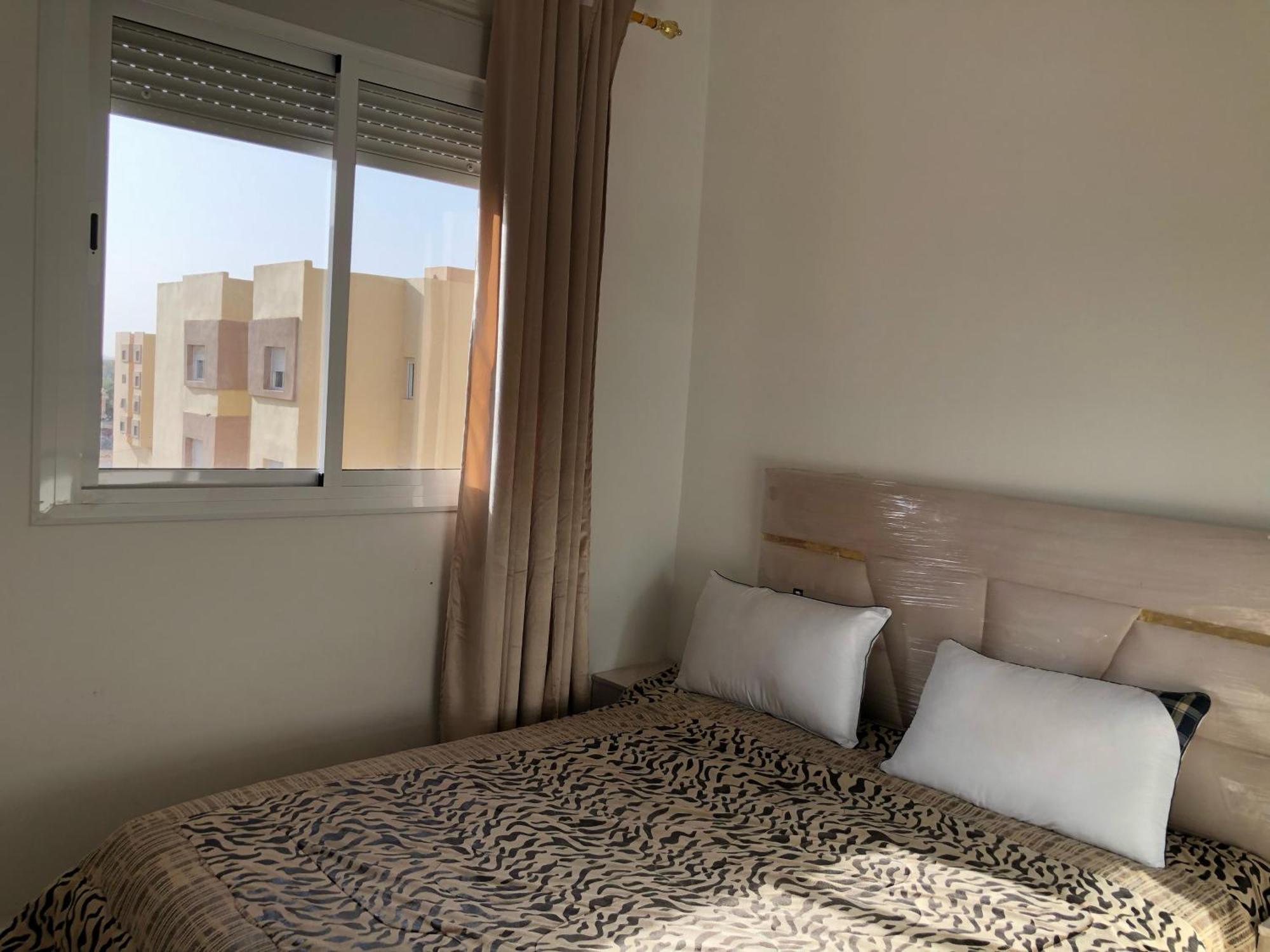 Apartment Housema *