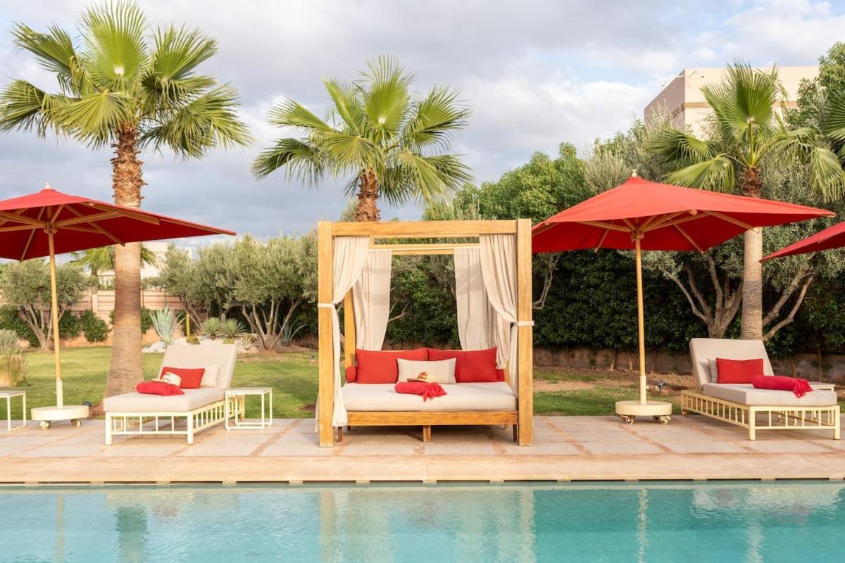 Luxury 5-suite With Heated Pool, Steam & Games