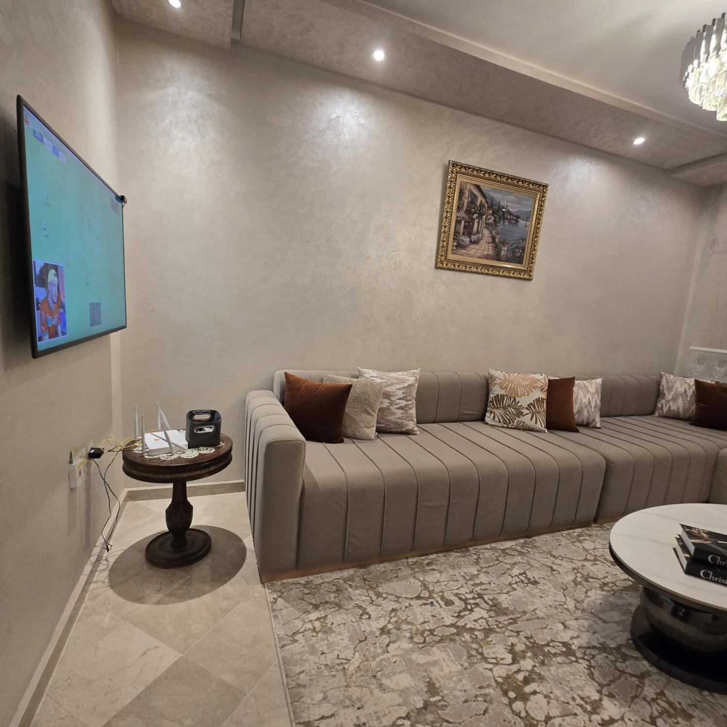 Center Flat With 2 Pools *