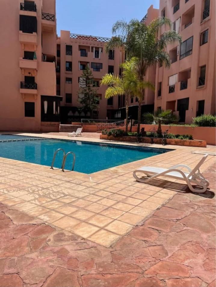 Propriete Calme 2 En Village Premium Avec Jardins Et Piscines