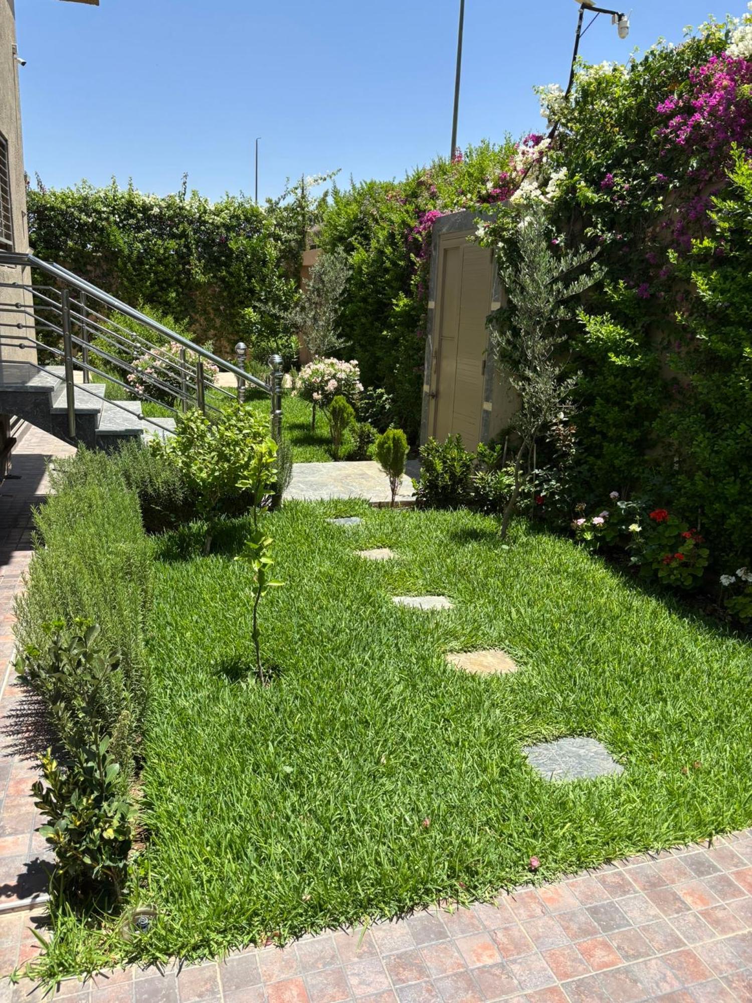 Sara, Superbe Avec Jardin Et Piscine Privee *