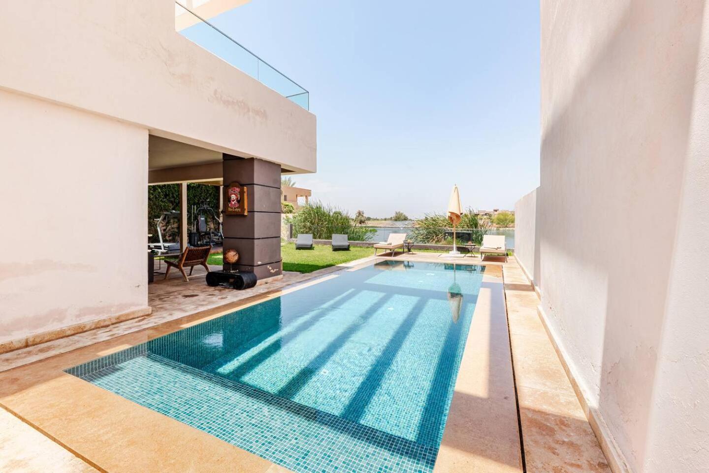 Escape To Luxury: 4 Bedroom On Golf Course Pousada