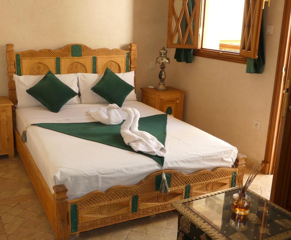 Riad Amya &