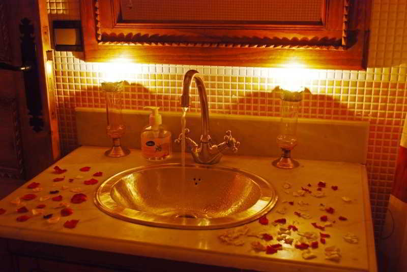 Latifa Bed & Breakfast 2*