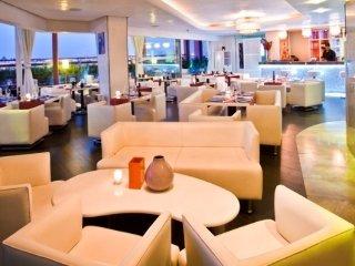 La Renaissance & (adults Only)
