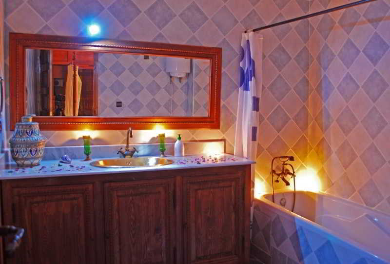 Bed & Breakfast Latifa 2*