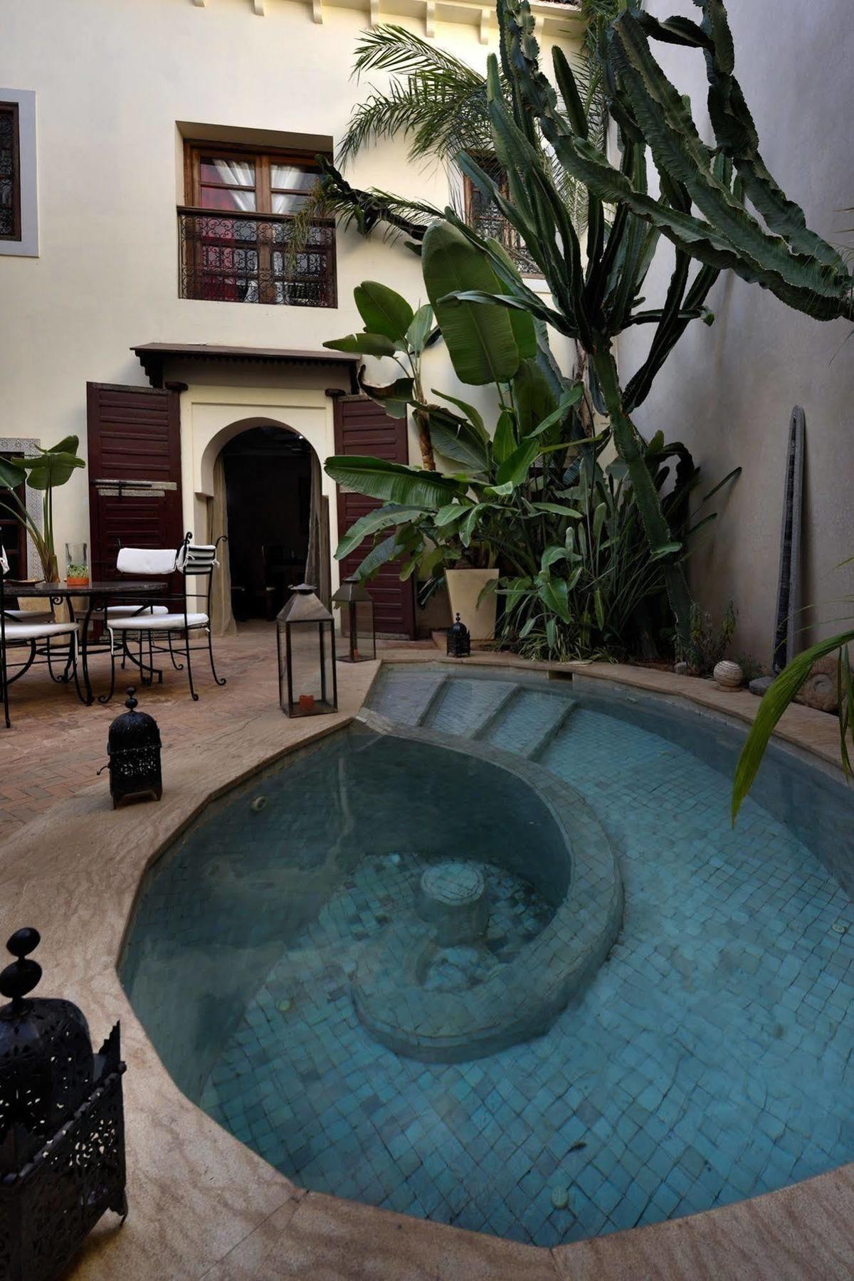 Riad Les Ammonites And Marrakesh