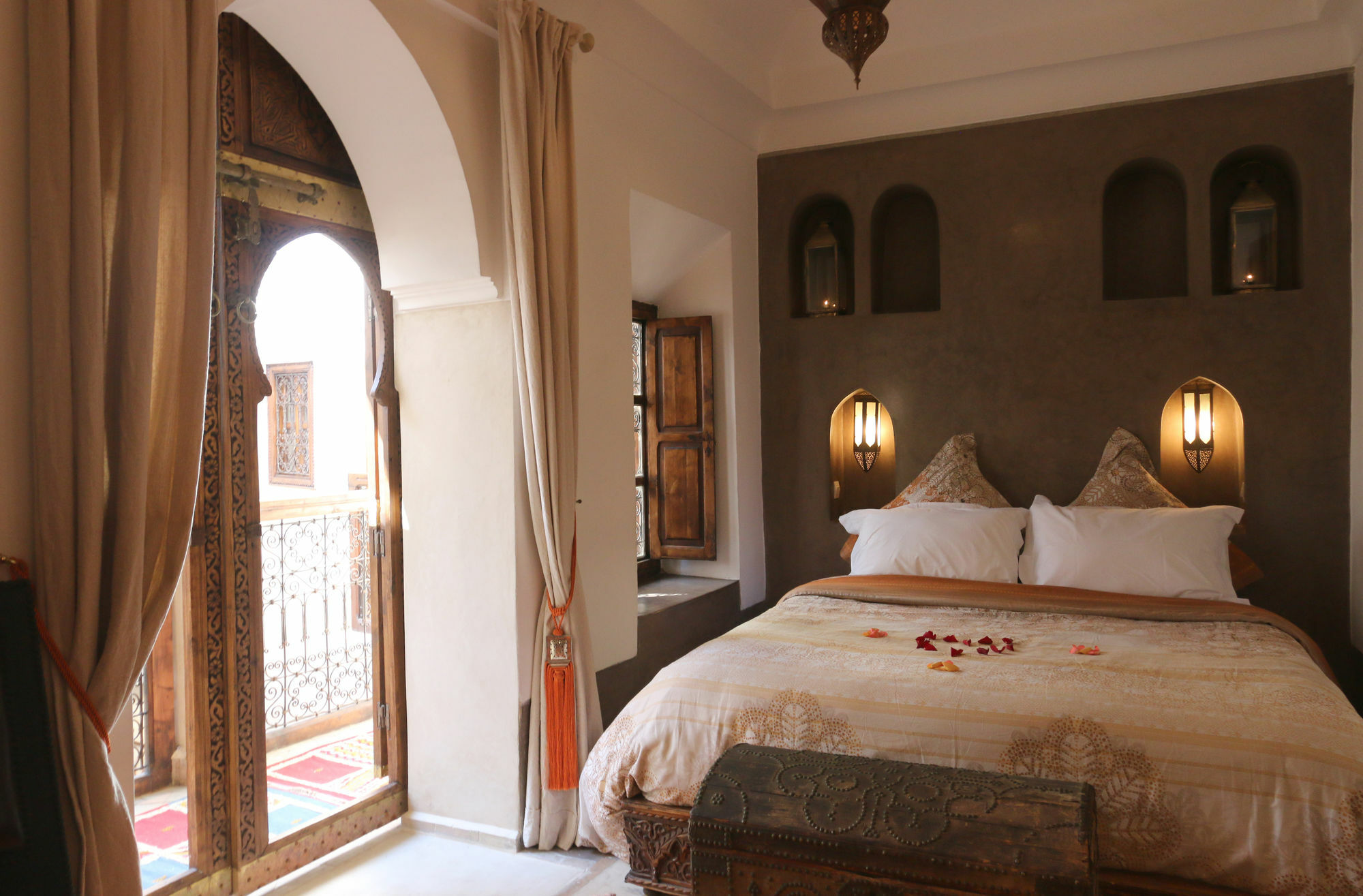 Jaune Safran Entire House 4*