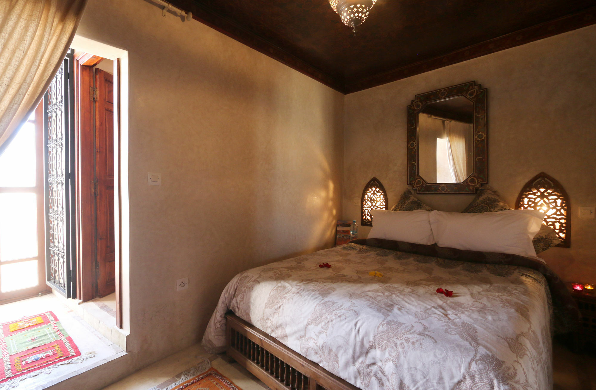 Jaune Safran Entire House 4*