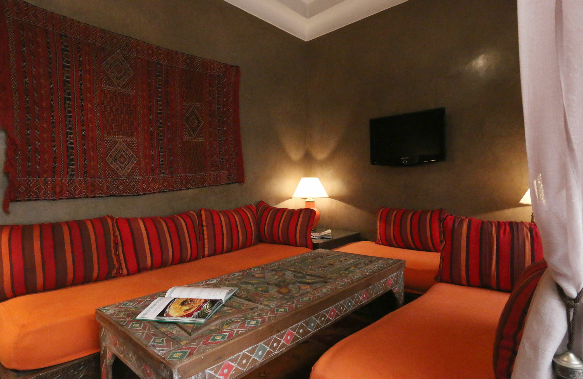 Jaune Safran Entire House Bed & Breakfast 4*