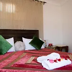 Riad Yenna