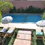 Jolie Villa Moderne Avec Piscine Privee.