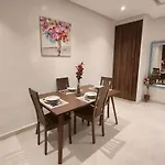 Modern Luxury Retreat: 2-Bedroom Apartment In The Heart Of Marrakech