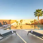 Villa Perle Rouge, Piscine , Cuisiniere, Billard, Playstation5