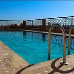 Appartement Raffine Idealement Situe Avec Piscine