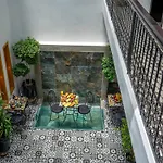 Maison Solaneos