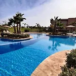Family Horizon With Pool & Mountain
