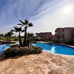 Family Horizon With Pool & Mountain