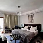 Lux Apt, Prime Location, Jacuzzi
