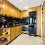 City Center-1 Queen Br With Ac, Pool And Iptv- Parking