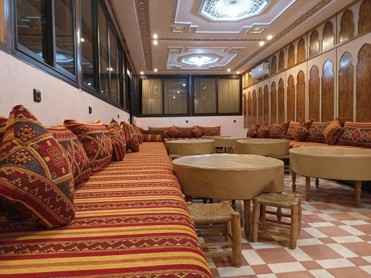 Couette-café Assia 3*