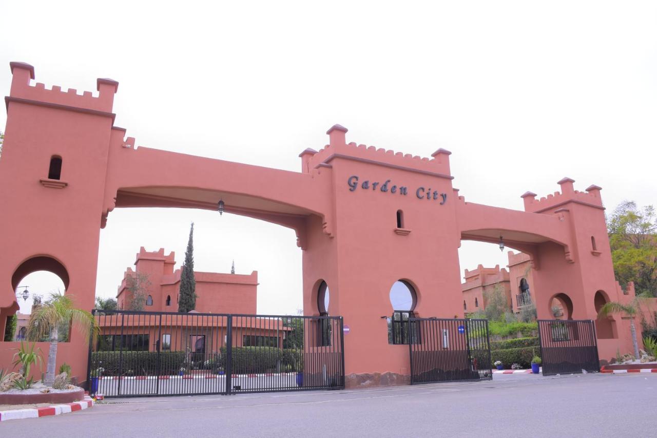 Capstay Riad *