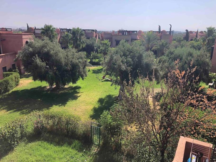 Dans Résidence Avec Golf, Piscine