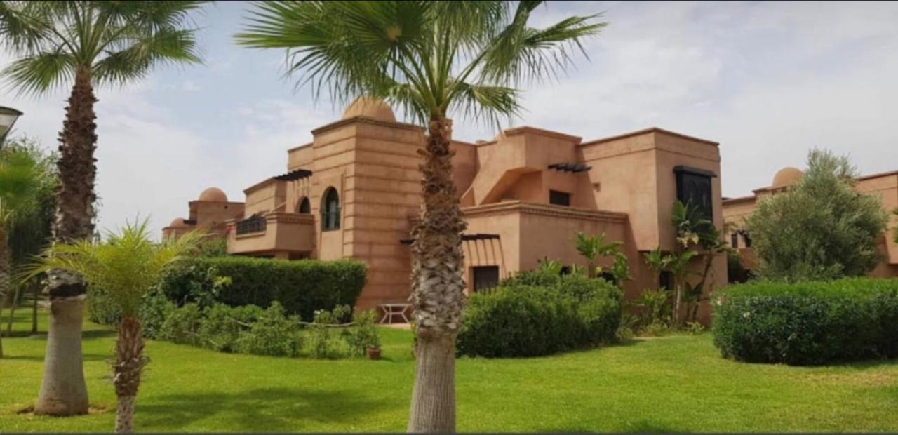 Dans Résidence Avec Golf, Piscine Appartement