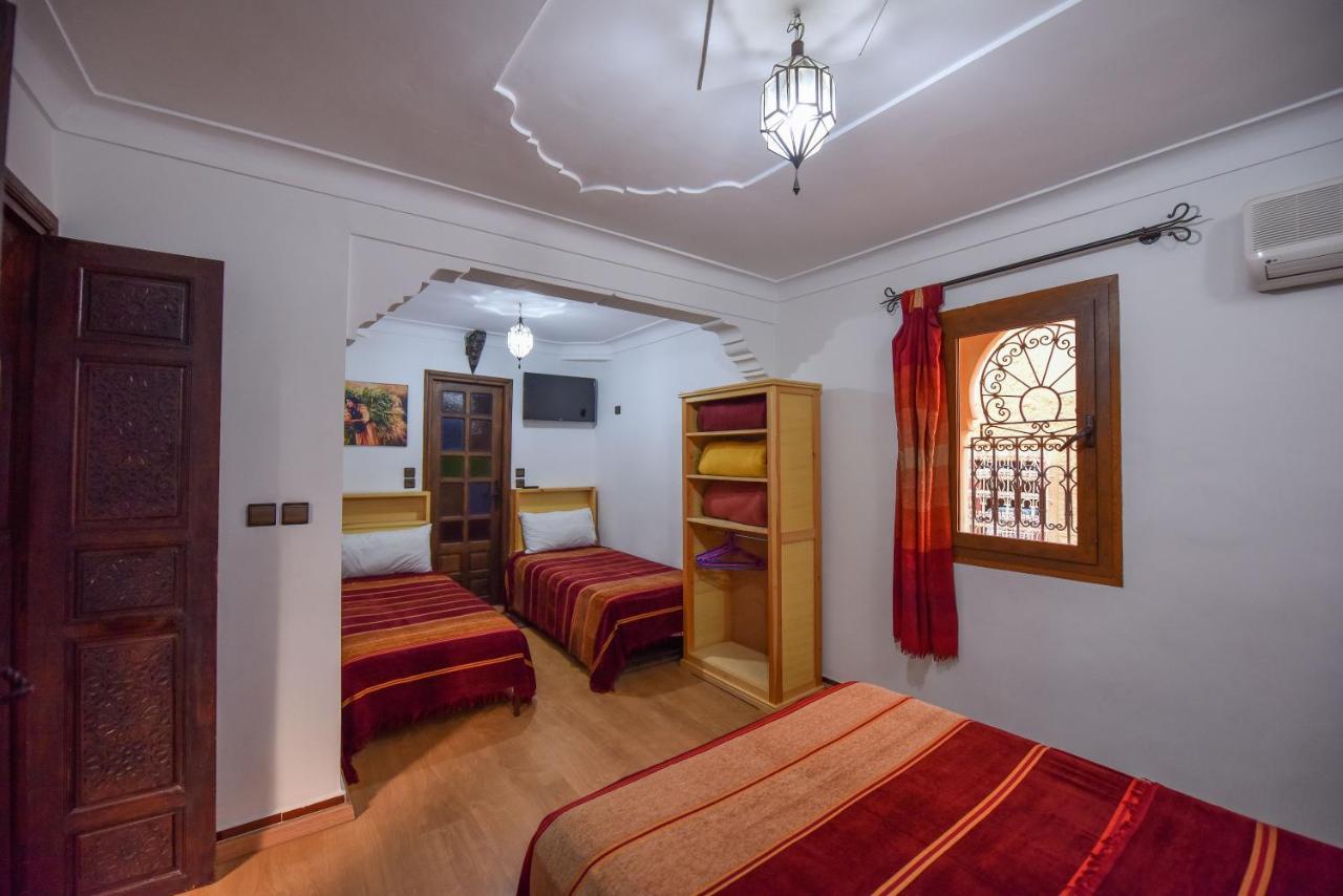 Couette-café Assia 3*