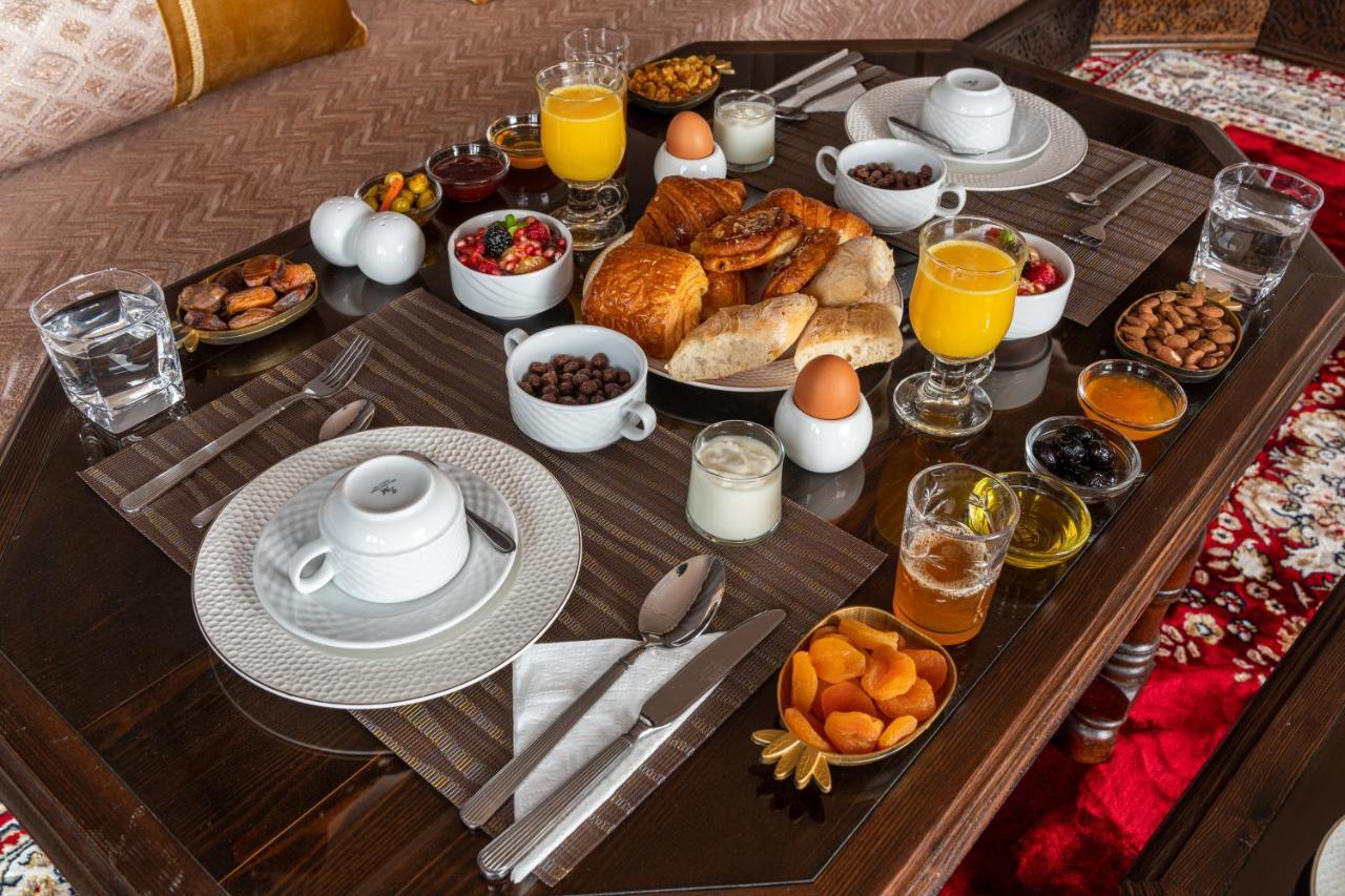 Yanis Guest house *